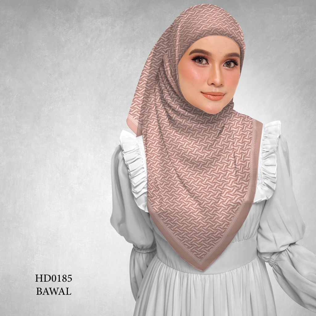Tudung Bawal (Square Hijab) in HD0185